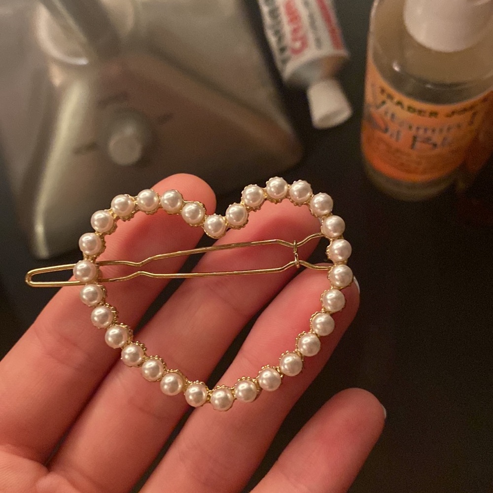 gold/pearl hair clip
